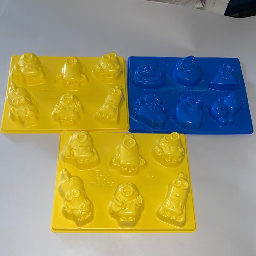 Bundle of 3 Jello Molds Disney Monsters & Minons - Picture 6 of 6